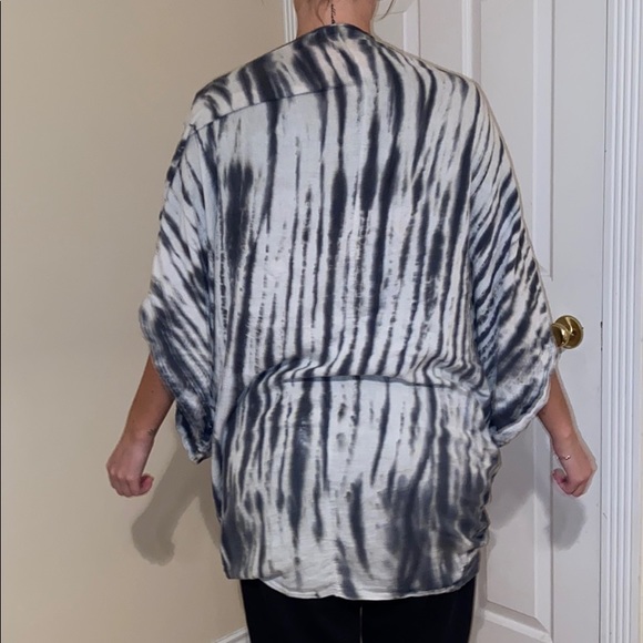 Urban outfitters cape size small - Picture 2 of 3